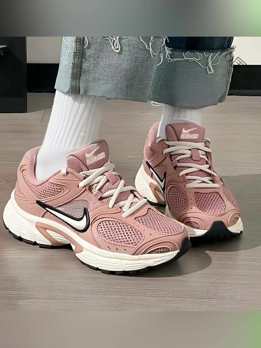 Nike Women’s V5 RVR women’s running shoes
